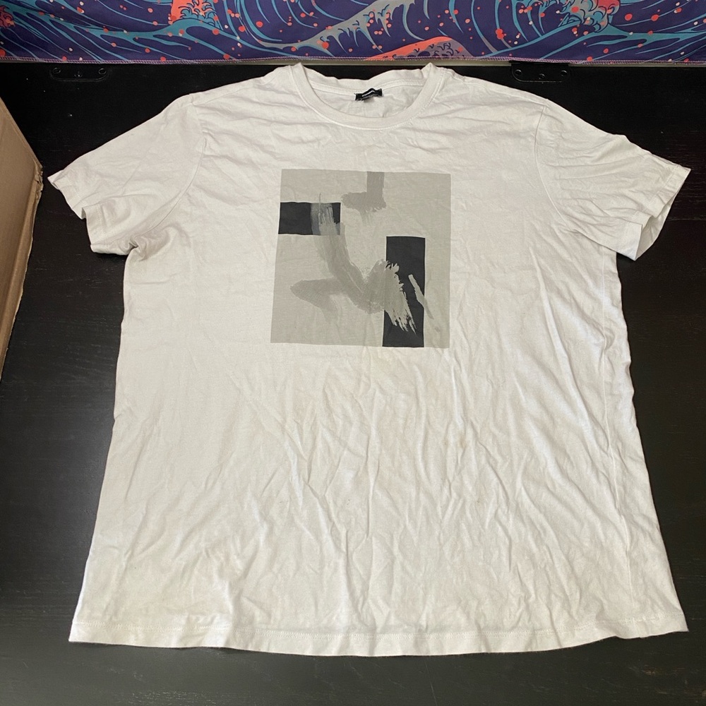 Express White Short Sleeve Crewneck T-Shirt with Abstract Gray Graphic